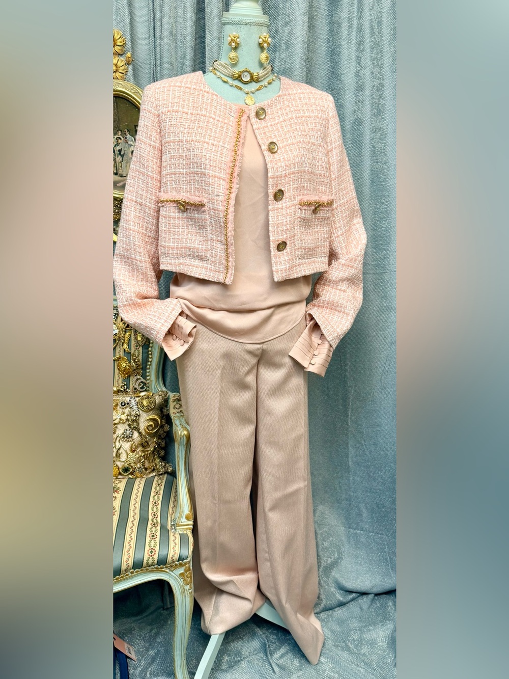 Chic French-Style Custom Couture Pink Tweed Cropped Jacket with Gold Accents